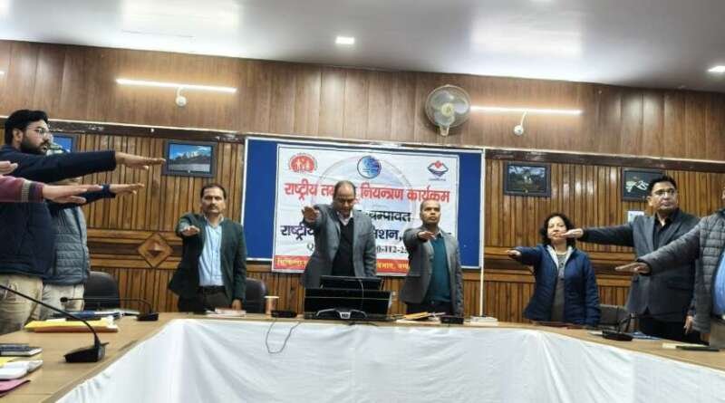 चम्पावत : राष्ट्रीय एकता दिवस पर जिलाधिकारी ने अधिकारियों एवं कार्मिकों को दिलाई राष्ट्र की एकता, अखंडता और सुरक्षा की शपथ