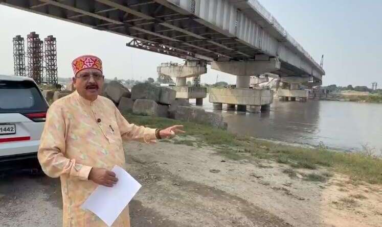 सतपाल महाराज ने भारत-नेपाल सीमा पर बन रहे ड्राई पोर्ट सहित चार लेन सड़क का किया निरीक्षण