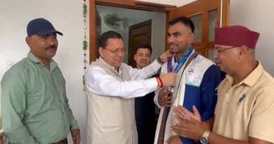 एशियन गेम्स के कांस्य पदक विजेता बॉक्सर कपिल पोखरिया ने सीएम धामी से की मुलाकात
