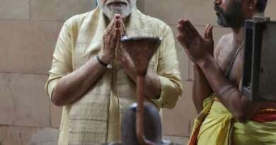 प्रधानमंत्री मोदी ने जनसेवा के 25 वर्ष पूरे किए, श्री विनायक मंदिर में की पूजा-अर्चना