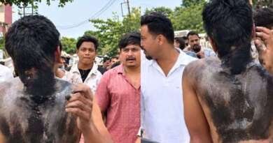 देहरादून में बच्चों से छेड़छाड़ के आरोप पर हंगामा, मोथरोवाला में युवक का मुंह काला कर सड़क पर घुमाया