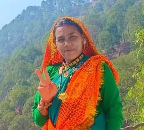 चम्पावत: खाई में गिरने से महिला की मौत, ग्रामीण बोले- नजदीक अस्पताल होता तो बच सकती थी जान
