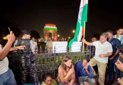 अंकिता भंडारी को न्याय की मांग: इंडिया गेट पर धरने पर बैठे माता-पिता, राहुल-प्रियंका ने की मुलाकात